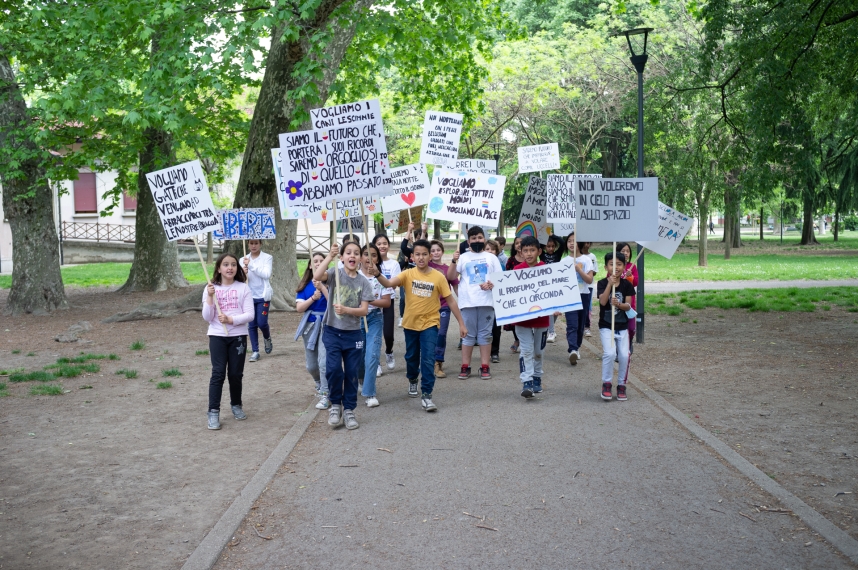 https://www.francescamarconi.com/files/gimgs/th-95_DSCF4032manifestoalfuturo_trotter.jpg